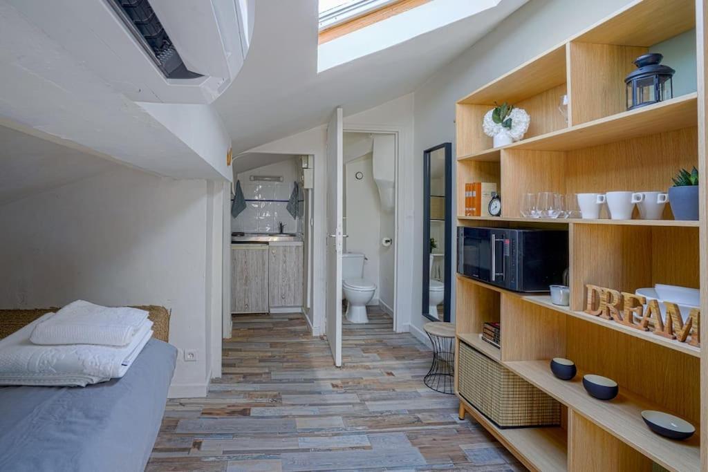 Studio Sous Les Toits Tres Bien Place Et Climatise Montpellier Extérieur photo